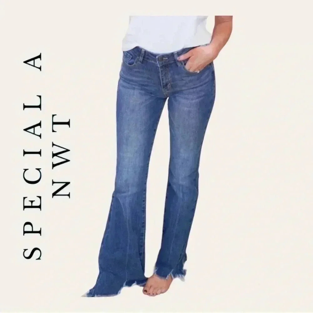 0564. New W/ TAGS SPECIAL A‎ SHARK BITE FLARE DENIM JEANS SIZE 1 MWDIUM WASH